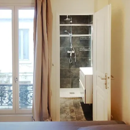 Bel En Plein Montmartre Ideal Pour 2 A 4 Personnes Appartamento *