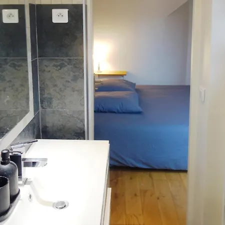 Bel En Plein Montmartre Ideal Pour 2 A 4 Personnes Parigi
